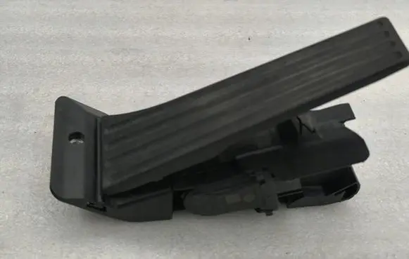 BMW 1 F20 F21 Accelerator throttle pedal 6853175