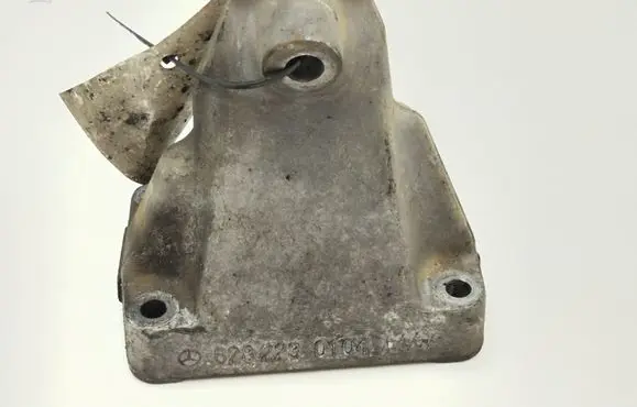 Mercedes-Benz S W220 Engine mounting bracket 6282230104