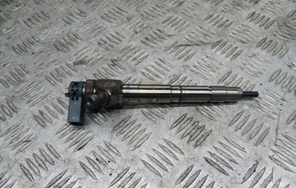 Volkswagen PASSAT CC Fuel injector