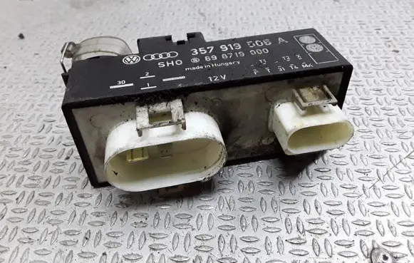 Volkswagen Golf III Coolant fan relay 357919506A