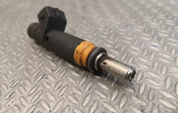 BMW 7 E65 E66 Fuel injector 7506924