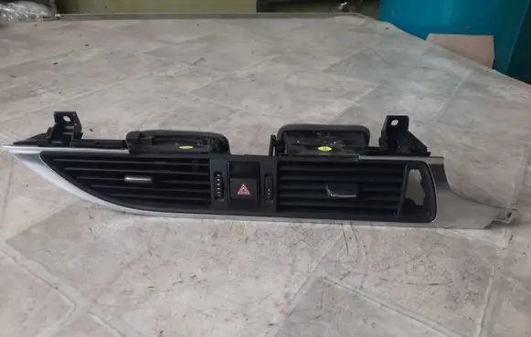 Audi A6 S6 C7 4G Dash center air vent grill 4G2820951