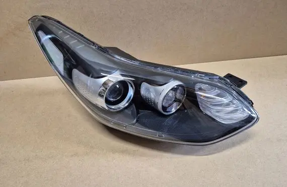 KIA Sportage Headlight/headlamp 92102F1110