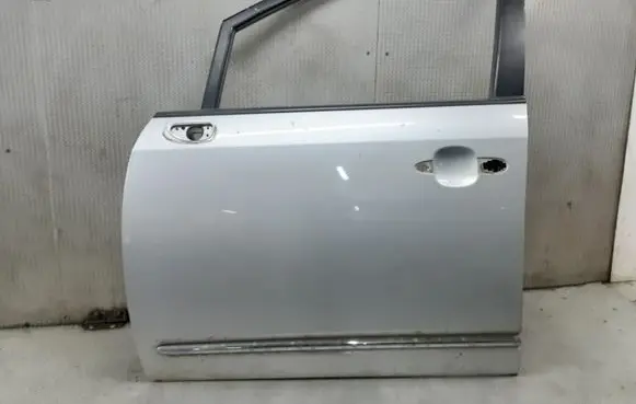 KIA Carens II Front door