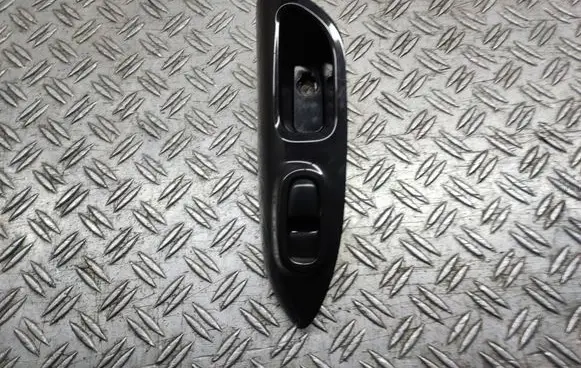 Nissan Juke I F15 Electric window control switch 829611KA2A