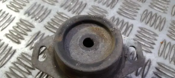 Engine mount bracket