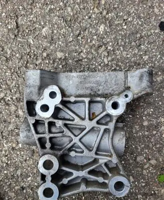 Land Rover Evoque I Engine mounting bracket GJ326030AA