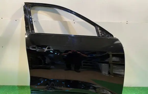 Audi e-tron Front door