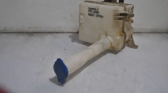 Hyundai Sonata Windshield washer fluid reservoir/tank 986103K000 986103K200