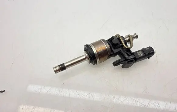 Volkswagen Golf VIII Fuel injector VWAG 026150007R 05E036K