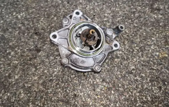 Audi A6 S6 C5 4B Vacuum pump 059145100B