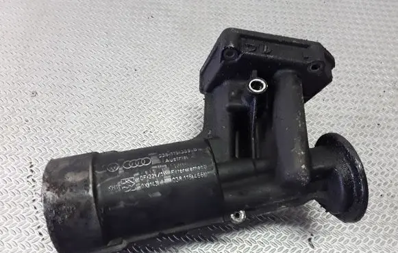 Volkswagen PASSAT B5 Oil filter mounting bracket 038115389B