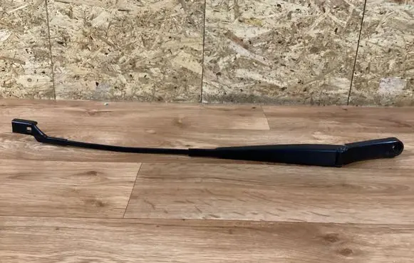 Front wiper blade arm