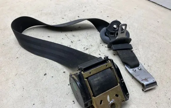 Volkswagen Sharan Rear seatbelt 668017