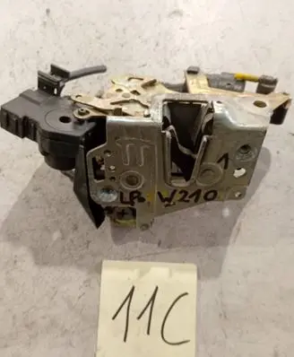 Mercedes-Benz E W210 Front door lock 2107201135
