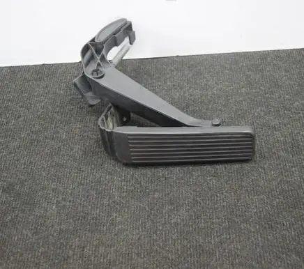 Mercedes-Benz SL R129 Accelerator throttle pedal A1243011320 1243011320