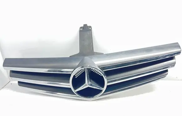 Mercedes-Benz CLC CL203 Front bumper upper radiator grill A2038801583