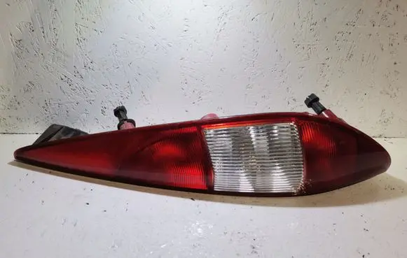 Ford Mondeo Mk III Rear/tail lights 1S7113404C