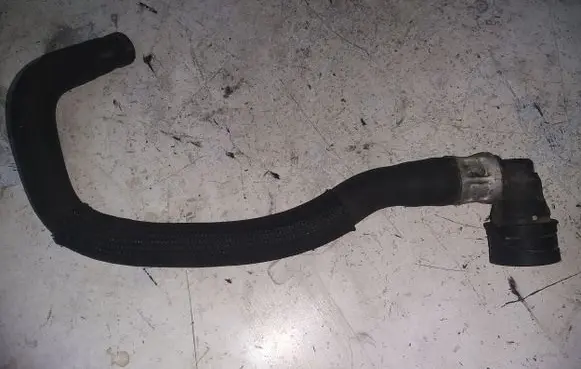 Volvo XC90 Engine coolant pipe/hose 9475847