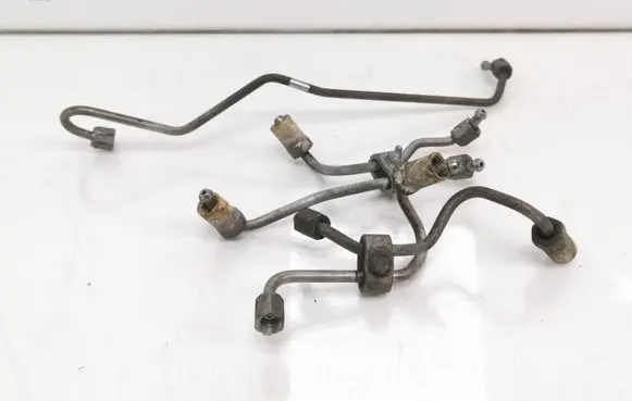 Toyota Avensis T250 Fuel injector supply line/pipe 