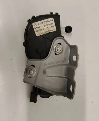 Mercedes-Benz GL X166 Rear door window regulator motor A1666700104 00174709 C02231102