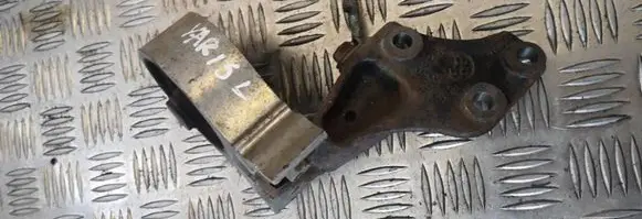 Toyota Yaris Engine mount bracket 123720j010