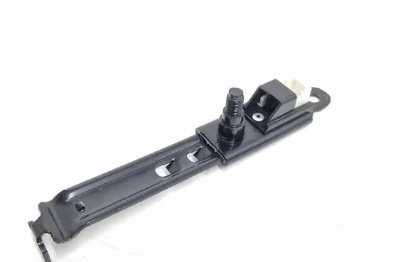 Toyota Land Cruiser (J120) Seat belt adjustment rail 