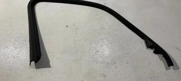 Front door glass trim molding
