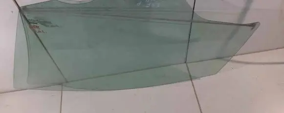 Nissan Leaf I (ZE0) Front door window glass four-door 43R009007 DOT39AS2M40