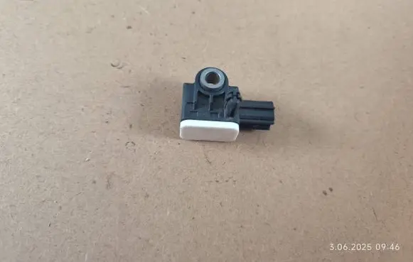 Mazda 3 II Airbag deployment crash/impact sensor BBM457KC0 091111204 K3239