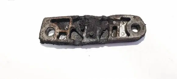 Volvo XC90 Engine mounting bracket