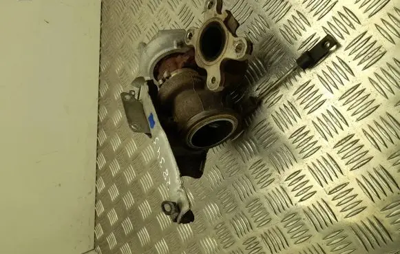 Volkswagen PASSAT B8 Turbo 04E145715M