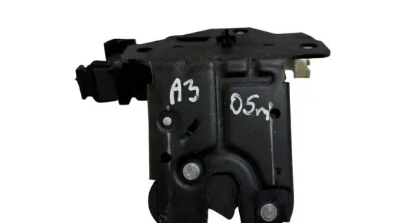 Audi A3 S3 8P Tailgate/trunk/boot lock/catch/latch 8P4827505A