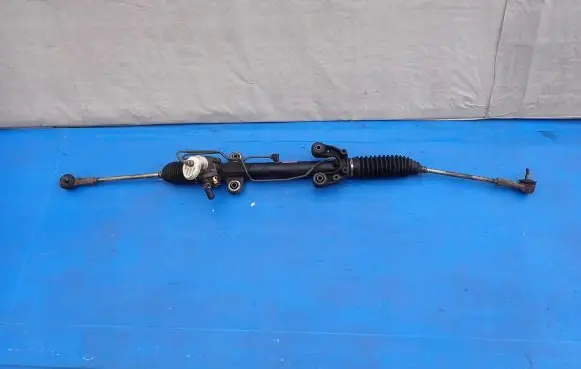 Mitsubishi Grandis Engine mounting bracket
