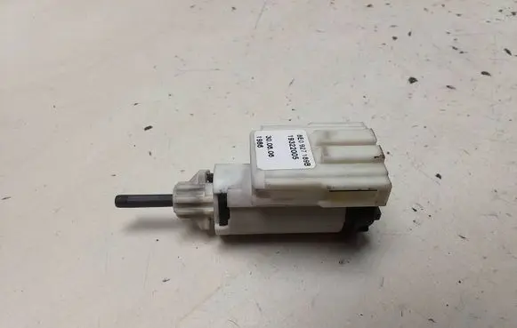 Audi A4 S4 B6 8E 8H Brake pedal sensor switch 8E0927189B 19322005