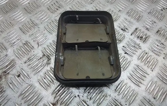 Nissan X-Trail T31 Quarter panel pressure vent 