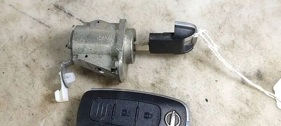 Nissan Qashqai J12 Front door lock (next to the handle) S180146106