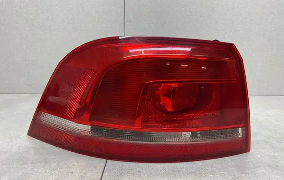 Volkswagen PASSAT B7 Rear/tail lights 3AF945095C