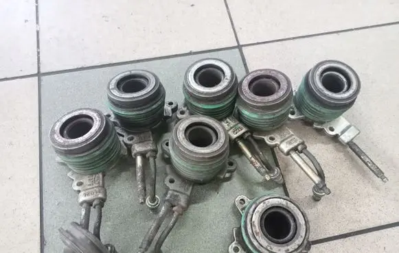 Ford Mondeo MK II Clutch release bearing slave cylinder 1530300502