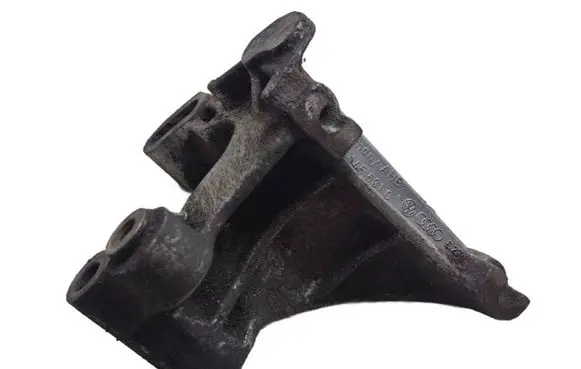 Volkswagen PASSAT B4 Power steering pump mounting bracket 028145531C