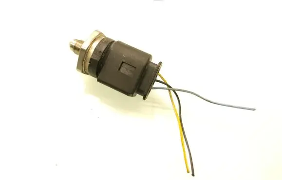 BMW 5 F10 F11 Fuel pressure sensor 0261545072