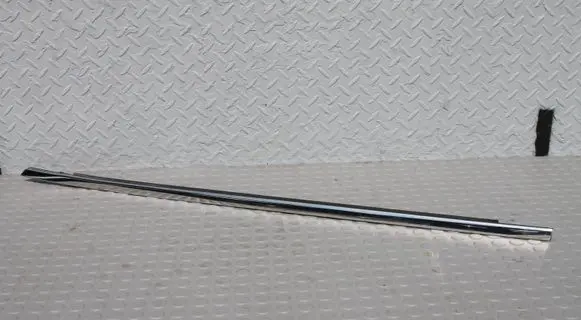 Nissan Qashqai J12 Front door trim (molding) LISTWALPJ12