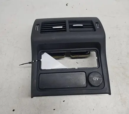 Rear air vent grill