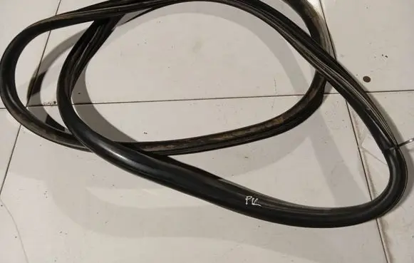 Hyundai Getz Rubber seal front coupe door 
