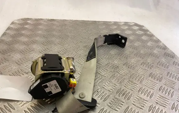 Volvo XC60 Middle seatbelt (rear) 39842317
