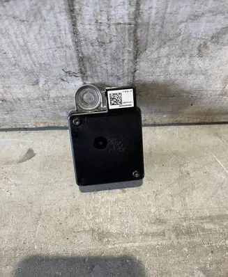 Tesla Model 3 Distronic sensor radar 1607917-01-J