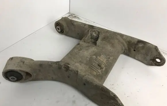 BMW 5 E39 Rear upper control arm/wishbone 530811863