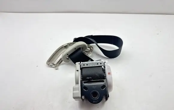 Toyota Prius+ (ZVW40) Rear seatbelt C7026