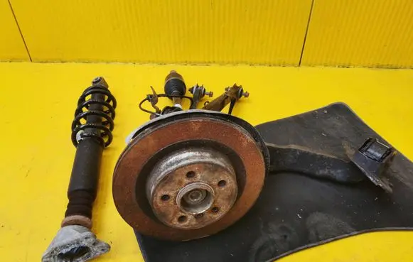 Rear wheel hub spindle/knuckle