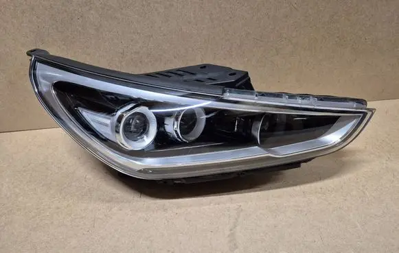Hyundai i30 Headlight/headlamp 92102G4100